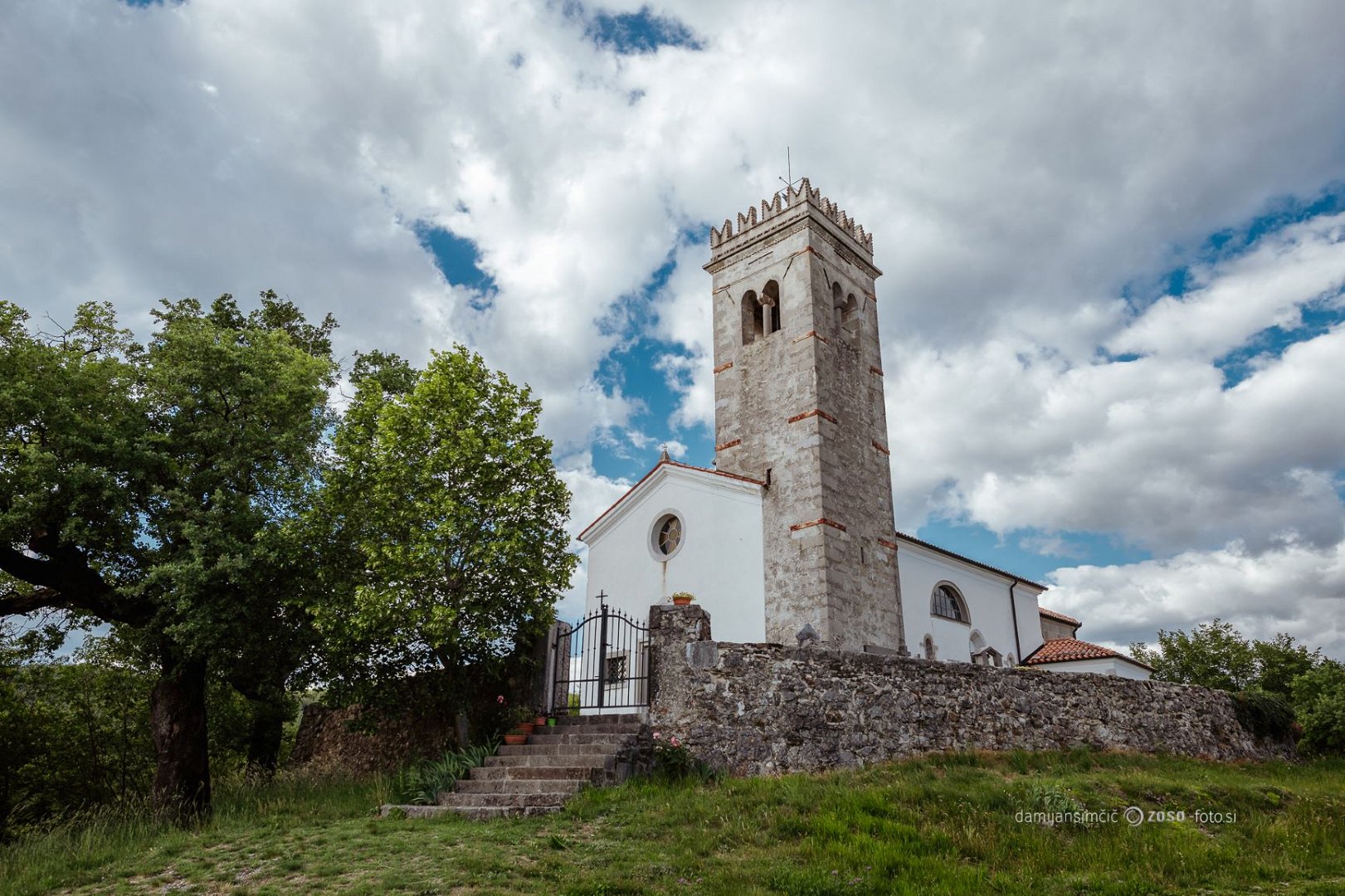 Chiesa della Vergine Maria sul Lago, Golo Brdo